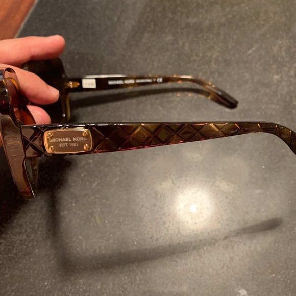 Michael Kors Womens Oversized Sunglasses - Picture 2 of 5